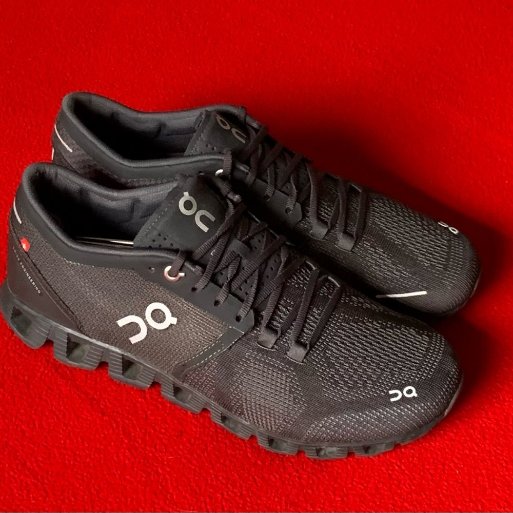 On Running Women’s Sneaker Cloud X Black/Asphalt - 8.5